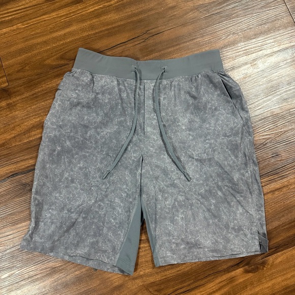 lululemon athletica Other - Lululemon T.H.E. Shorts Mens size  Medium Linerless 9" Running Gravel Dust Gray